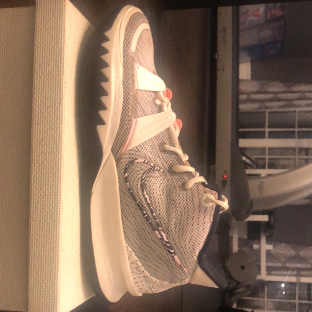 Kyrie 7 “Pale Ivory”